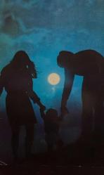 MUTLU AİLE KARTPOSTALI,ARKASINA YAZILMAMIŞ,RENKLİ, 11 X 15 CM EBADINDA