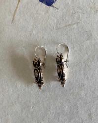 Eskitme, altın küpe görselinde küpe.