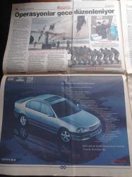 Hürriyet Gazetesi - 31 Ekim 1998 -  İşte Yılın Fotoğrafı - Ayvalık Uçağını Kaçıran Erdal Aksu'nun Son Fotoğrafı - Beşiktaş Teknik Direktörü Toshack Löw Ve Fatih Terim'e Sert Yanıt Verdi - Trabzonspor Darbe Yedi - Ayvalık Uçağının Cesur Hostesi Ahu Özen - Adana Valisi Oğuz Kaan Köksal - Emniyet Müdürü Şükrü Yetimoğlu - Sezen Aksu - Karases Operasyonu - Tarkan Belçika'da 1. Sıraya Yerleşti