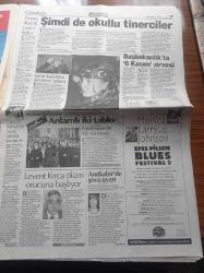 Hürriyet Gazetesi - 29 Ekim 1998 - Cumhuriyet'in 75. Yılı Kutlu Olsun - Beşiktaş'ın Yıldızı Şifo Mehmet - Fenerbahçe Başkanı Aziz Yıldırım Futbolculara Hepinizi Satarım - Süleyman Seba Türk Futbolu Ata'sının İzinde - Fazilet Partili Ağrı Belediye Başkanı Zeki Başaran Atatürk'e Hain Dedi - Genelkurmay Başkanı Orgeneral Hüseyin Kıvrıkoğlu Atatürkçüler Yılmayın - Bakire Bakan Fıkrası - Yıldırım Aktuna - Cavit Kavak - Alaattin Çakıcı Korkmaz Yiğit Türkbank İlişkilerine Açıklık Getirildi - Başbakan Mesut Yılmaz - Abdullah Öcalan Artık Ermenistan'da