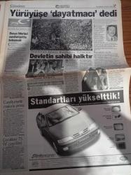 Hürriyet Gazetesi - 26 Ekim 1998 -  Cumhuriyet Yürüyüşüne Ankara'da 750 Bin Kişi Katıldı - Beşiktaş Fenerbahçe'yi 90. Dakikada Attığı Golle Yendi - 2000. Gol Amokachi'den - Rüştü Reçber - Levent Kırca Bakan Işılay Saygın'ın 52 Yaşındayım Bakireyim Sözünü Mizah Yapan Levent Kırca Kanal Kapattırdı - Türkiye Dün 75. Yıl İçin Ayaktaydı -  Harran'da Tarihi Konser - Ajda Pekkan - Türkbank İhalesi - Korkmaz Yiğit - Tansu Çiller