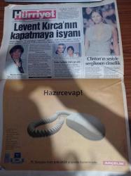 Hürriyet Gazetesi - 26 Ekim 1998 -  Cumhuriyet Yürüyüşüne Ankara'da 750 Bin Kişi Katıldı - Beşiktaş Fenerbahçe'yi 90. Dakikada Attığı Golle Yendi - 2000. Gol Amokachi'den - Rüştü Reçber - Levent Kırca Bakan Işılay Saygın'ın 52 Yaşındayım Bakireyim Sözünü Mizah Yapan Levent Kırca Kanal Kapattırdı - Türkiye Dün 75. Yıl İçin Ayaktaydı -  Harran'da Tarihi Konser - Ajda Pekkan - Türkbank İhalesi - Korkmaz Yiğit - Tansu Çiller