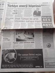 Milliyet Gazetesi - 13 Eylül 1998 - Eşkıya Şener Şen Güneydoğu Gezisi - Kuşaklar Boyu Cumhuriyet - Elvir Baliç - Fenerbahçe'de Uche Kaptan Çıktı - ABD Açık Tenis Turnuvasında Davenport Şampiyon - İstifa Etmem Diyen ABD Başkanı Bill Clinton Monica Lewinksy'e Eşinin Soğukluğundan Yakınmış - CHP Lideri Deniz Baykal Mesut Yılmaz'ı Azat Ettim- YÖK Başkanı Kemal Gürüz Türban İşi Kapandı - Talabani Yine Suçladı