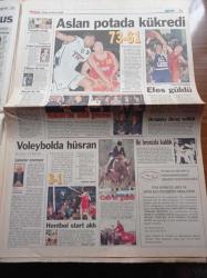 Milliyet Gazetesi - 13 Eylül 1998 - Eşkıya Şener Şen Güneydoğu Gezisi - Kuşaklar Boyu Cumhuriyet - Elvir Baliç - Fenerbahçe'de Uche Kaptan Çıktı - ABD Açık Tenis Turnuvasında Davenport Şampiyon - İstifa Etmem Diyen ABD Başkanı Bill Clinton Monica Lewinksy'e Eşinin Soğukluğundan Yakınmış - CHP Lideri Deniz Baykal Mesut Yılmaz'ı Azat Ettim- YÖK Başkanı Kemal Gürüz Türban İşi Kapandı - Talabani Yine Suçladı
