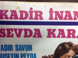 GAZETECİ, 1979, FİLM AFİŞİ ÇİZİM / POSTERİ - BÜYÜK BOY - ORİJİNAL - 100 X 68 cm EBADINDA - Original Turkish Big Size Movie Poster - KADİR İNANIR, SEVDA KARACA, KADİR SAVUN,  Yücel Uçanoglu, Fuat Özlüer, Aliye Rona, Turgut Özatay, Tevhid Bilge, Süheyl Egriboz, Baykal Kent,  Giray Alpan, Timuçin Caymaz