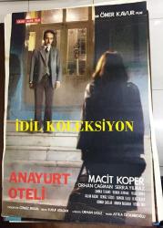 ANAYURT OTELİ, 1987, FİLM AFİŞİ ÇİZİM / POSTERİ - BÜYÜK BOY - ORİJİNAL - 100 X 68 cm EBADINDA - Original Turkish Big Size Movie Poster - Ömer Kavur, Macit Koper, Şahika Tekand, Serra Yılmaz, Yaşar Güner, Ülkü Ülker, Cengiz Sezici, Arslan Kacar, Orhan Çağman, Songül Ülkü, Kemal İnci, Osman Alyanak, Nevin Buket, Ahmet Şenol, ODAK / ALFA FİLM
