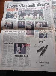 Milliyet Gazetesi - 21 Kasım 1998 - Abdullah Öcalan Romalı Oldu - ABD Abdullah Öcalan Türkiye'de Yargılansın - Benetton'a Siyah Vitrin - ANAP'ta 6. Kongre - Anasol D'nin Yerine Üç Model Tartışılıyor - Başbakan Mesut Yılmaz'dan Rekor Dava -  Juventus Galatasaray Maçında Can Güvenliği İstiyor - Hasan Yücesan Skandalı - Ünlü Sunucu Ersin Düzen Manken Sevgilisi Aylin Coşkun Tarafından Bıçaklandı