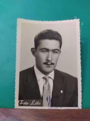 K19-----STÜDYO FOTOĞRAFI----İNCE BIYIKLI GENÇ ADAM