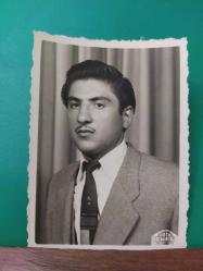 K19-----STÜDYO FOTOĞRAFI----İNCE BIYIKLI GENÇ ADAM