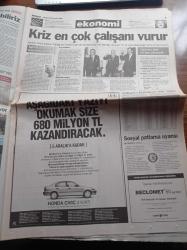 Milliyet Gazetesi - 29 Kasım 1998 - UEFA Galatasaray Juventus Maçını İptal Etti - Basketbol Milli Takımı İsveç'ten Sonra Letonya'yı Devirdik - Anayol E Şekilleniyor - Abdullah Öcalan Avrupa'yı Birbirine Düşürdü - Sürgündeki Budist Lider Dalai Lama Yazı Dizisi - Skorksy Düştü 15 Asker Şehit - Tansu Çiller - Mesut Yılmaz - Galatasaray'ın Balosu - Demet Şener'in Dekoltesi