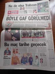 Milliyet Gazetesi - 29 Kasım 1998 - UEFA Galatasaray Juventus Maçını İptal Etti - Basketbol Milli Takımı İsveç'ten Sonra Letonya'yı Devirdik - Anayol E Şekilleniyor - Abdullah Öcalan Avrupa'yı Birbirine Düşürdü - Sürgündeki Budist Lider Dalai Lama Yazı Dizisi - Skorksy Düştü 15 Asker Şehit - Tansu Çiller - Mesut Yılmaz - Galatasaray'ın Balosu - Demet Şener'in Dekoltesi