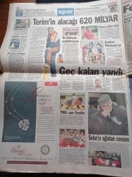 Milliyet Gazetesi - 28 Aralık 1998 - Beşiktaş Başkanı Süleyman Seba'yı Ağlatan Cenaze - Popescu Gözden Düştü - Aziz Yıldırım - Emniyette Ölen Muhbir İtirafçı Hüseyin Uzun Kirli Çarkı Anlatmıştı - Dansöz Nesrin Topkapı Kapalı - Cumhurbaşkanı Süleyman Demirel Tansu Çiller'e Karşı Sertleşiyor - Fazilet Yalım Erez'e Mesafeli - Ömer Lütfü Topal'a 9 Trilyon Vergi Cezası - Türkan Şoray