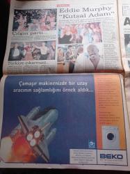 Sabah Gazetesi - 17 Ekim 1998 - Fenerbahçe Teknik Direktörü Joachim Löw Karaktersizi Asarım - Beşiktaş'lı Recep Adanır Jübile İstemiyor - Nesim Malki Olayı Çözülüyor - Nesim Malki Cinayetinin Arkasında Erol Evcil Var - Hafız Esad Kıvırtıyor - 100 150 Milyon Maaşla Çalışan Polisler Ömer Lütfü Topal'ın Milyon Dolarlık Rüşvetini Kabul Etmedi - Bülent Ecevit Seçim İçin Hemen Karar Alalım - Süleyman Demirel'den Aralık Seçimlerine Yeşil Işık - Nesim Malki'nin Eşi Ve Kızı da Gözaltında