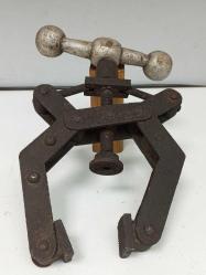 Eskilerden Koleksiyonluk Mengene El Aleti