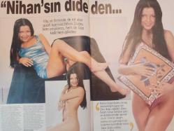 Şamdan Haftalık Aktüalite Sinema Tiyatro Müzik ve Magazin Dergisi - 25 Ekim 1998 - Muazzez Ersoy - Nihan Doğru - Emel Sayın - Gönül Yazar - Yeşim Vatan - Duygu Öcal - Mustafa Uğur - Mustafa Altıoklar - Gülsevim Bozer - Gökhan Devrim - Mustafa Topaloğlu - Sergen Yalçın - Mihriban - Özlem Basmacı - Ömer Seval - Cem Özer - Esin Maraşlıoğlu - Berke Hürcan - Necati Bilican - Murat Bilican - Yavuz Demir - Aylin Coşkun - Ebru ŞAllı - Tuğba Özay - Esin Moralıoğlu - Demet Şener - Ebru Cündübeyoğlu - Eyşan Özhim - Şebnem Özinal - Deniz Seki - Başak Boztepe - Selin Toktay - Nurşah Okay - Jülide Ateş - Gökhan Bilik - Seren Serengil - Alpay - Nil Ünal - Hakan Ural - Mustafa Sandal - Emrah - Burak Kut - Hakkı Yalçın - Güner Ümit - Duygu Akar - Emel Sayın - Beyazıt Öztürk - Sezen Aksu - Derya Arıkan - Şebnem Özinal - Kenan Erçetingöz - Gülin Kirpikçioğlu fotoğraf ve haberi - Tam Takım Dergi