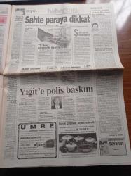 Akit Gazetesi - 29 Ekim 1998 - Hasan Karakaya - Hüseyin Üzmez - Abdurrahman Dilipak - Recep Tayyip Erdoğan'a Destek Mesajları - Son 4 Sezonun En İyi Beşiktaş'ı - Galatasaray Maçında Olağanüstü Önlemler -  Cumhuriyet Dualar Ve Tekbirlerle İlan Edilmişti Başörtüsüne Zülmeden Hale Getirildi - Cumhur'un Başörtülü Cepheye Mermi Taşıyan Anaları - 75 Yılın Ürünü Erol Evcil - Şişli Eksi Belediye Başkanı Gülay Aslıtürk