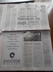 Akit Gazetesi - 21 Aralık 1998 - Hasan Karakaya -  Abdurrahman - Fenerbahçe Zirveye Kondu - Emre Belözoğlu - Elvir Baliç - Dön Baba Dönelim - Ramazanda Bile Başörtülülere Zulüm - Özgürlük İçin Teravih'te Mum - Doğru Yol Partisi Skandal Bantı Açıklayan Meral Akşener'e Sahip Çıktı - Irak'a Yönelik ABD İngiltere Saldırısı Binlerce Kayıp - Ertuğrul Özkök - Recai Kutan - Bülent Ecevit - Süleyman Demirel