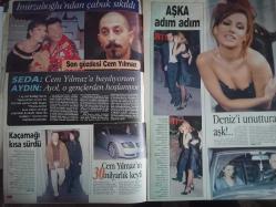 Şamdan Haftalık Aktüalite Sinema Tiyatro Müzik ve Magazin Dergisi - 24 Ocak 1999 - Deniz Akkaya - Demet Sağıroğlu - Nedim Binler - Hande Demirkol - Merve İldeniz - Gözde Tan - Ebru Cündübeyoğlu - Özlem Selanik - Mine Çayıroğlu - Eran Tapan - Atilla Saral - Mehtap Saraç - Billur Kalkavan - Mustafa Sandal - Yonca Dervişoğlu - Okan Bayülgen - Deniz Erdoğan - Mustafa Denizli - Sema Denker - Cem Yılmaz - Seda Aydın - Oktay Kaynarca - Erol Alemdar - Deniz Seki - Neslihan Meyne - Zeynep Tunuslu - İlgi Gövsa - Ceylan Çağlı - Begün Şen - Esra Tümen - Ferda Anıl Yarkın - Sezen Aksu - Mithat Can - Hakkı Yalçın - Eyşan Özhim - Gülşen Yüksel - Duygu Dikmenoğlu - Esin Moralıoğlu - Didem Uzel - Sinem Güven - Selin toktay - Hande Kosdağ fotoğraf ve haberi - Dergi Tam Değildir Sadece 26 Sayfası Mevcuttur