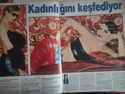 Şamdan Haftalık Aktüalite Sinema Tiyatro Müzik ve Magazin Dergisi - 19 Kasım 2000 - İzel - Demet Şener - Rıza Tansu - Sertab Erener - Levent Yükse l - Hande Ataizi - Hakan Ural - Mithat Can - Cem Cantaş - Emrah - Eda Modoğlu - Raif Dinçkök - Mahsun Kırmızıgül - Deniz Akkaya - Koray Kasap - Didem Özgen - Vedat Mardin - Gülin Kirpikçioğlu - Mehmet Ali Erbil - Nefise Karatay - Zeynep Tunuslu - İbrahim Tatlıses - Ünal Küpeli - Doğukan Manço - Pelin Giyim - Hakan Seçen - Ebru Yaşar - Kenan Doğulu - Ferda Anıl Yarkın - Burak Kut - Harun Kolçak - Neşe Erberk - Atilla Kalpakaslan - Canan Mutluer - Seda Pıtrak - Ali Sunal - Ali Ramazanoğlu - Coco Pazzo - Handan Taşkın - Teoman Demir - Ceyla Şahnavaz - Deniz Seki - Erbu Destan - Julia Nitu - Didem Uzel - Ebru Gündeş - Ece Erken - Mehmet Edin - Ebru Dildar - Hakan Peker - Tuba Önal - Banu Alkan - Ayşe Hatun Önal - Bengü - Yaşar - Yeşim Vatan fotoğraf ve haberi - Dergi Tam Değildir Sadece 22 Sayfası Mevcuttur