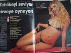 Şamdan Haftalık Aktüalite Sinema Tiyatro Müzik ve Magazin Dergisi - 1 Nisan 2001 - Nazlı Tanrıkulu - Seda Sayan - Gökhan Şükür - Beker Hürcan - Cansu Dere - Okan Bayülgen - Ozan Kaçmaz - Seren Serengil - Gonca Kopuz - Hakan Ural - Sertab Erener - Ozan Doğulu - Demir Demirkan - Sibel Tüzün - Levent Candaş - Burcu Özüyaman - Berna Aracı - Nefise Karatay - Mehmet Ali Erbil - Aylin Poyraz - Derya Umut - Oktay Kaynarca - İpek Tenolcay - Ebru Güzel - Ebru Şallı - Aysun KAyacı - Aysu Baceoğlu - Petek Dinçöz - Gizem Özdilli - Ayşe Hatun Önal - Nefise Karatay - Deniz Akkaya - Sinan Özedincik - Derya Tuna - Esin Moralıoğlu - Fatma Yaman - Emel Sayın - Ebru Yaşar - Reyhan Karaca - Şengül Balıksırtı - Karin Arınç - Pascal Nouma fotoğraf ve haberi - Dergi Tam Değildir Sadece 18 Sayfası Mevcuttur