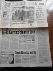 Akit Gazetesi - 24 Haziran 1998 - Hasan Karakaya - Hüseyin Üzmez - Abdurrahman Dilipak - Başörtülü Asker Eşi Ya Dans Et Ya Terk Et Dediler - Gençlerbirliğili Geremi Ateş Pahası - Phil Jackson Kupalardan Bıktı Chicago Bulls'tan Ayrıldı - Başörtüsü Mağduru Öğrencilerin Özgürlük Yürüyüşünün 4. Günü - Süleyman Demirel'e  Alkışlı Protesto - Tansu Çiller