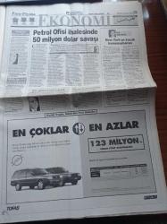 Hürriyet Gazetesi - 25 Ekim 1998 -  Emin Çölaşan - Güneş Sistemi'nin Benzeri Tespit Edildi - İstanbul Büyükşehir Belediye Başkanı Recep Tayyip Erdoğan İstifam Yakın - Tekvando'da Avrupa Şampiyonu Mert Tuncer -Beşiktaş Fenerbahçe Derbisi - Süleyman Seba'nın İstifası Cebinde - Cumhuriyetimizin 75. Yıl Kutlamaları - Nesim Malki Cinayeti - Aşkın Nur Yengi - AIDS Aşısı Maymunları Kurtardı - Gazinolar Coştu - Hülya Avşar - Emel - Muazzez Abacı - Çevre Bakanı İmren Aykut - Alkolizmin Geni Bulundu