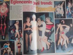Viva Haftalık Aktüalite Sinema Tiyatro Müzik ve Magazin Dergisi - 4 Ekim 1998 - Lale Mansur - Buket Saygı - Hülya Avşar-  İlkay Tuna - Atilla Arcan - Arzu Kunt - Neslihan Yargıcı - Didem Uzel - Murat Batum - Seda Sayan - Ajda Pekan - Volkan Severcan - Müge Osmanoğlu - Merve İldeniz - Nilüfer Sabuncuoğlu - Cefi Nahmiyas - Elena Terekhova - Mehmet Günyeli - Ferda Anıl Yarkın - Sibel Can - Şener Şen - Halit Kıvanç - Kazım Kantarcı - Deniz Pulaş - Jülide Ateş - Roger Moore - Ahmet Uğurlu - Emma Shapplin - Kenan Doğulu - Ebru Aker - Muhsin Yazıcıoğlu - Barış Manço - Berna Sağlam - Ekrem Bora - Ali Öztürk - Zerrin Arbaş - Hülya Avşar - Yeşim Salkım - Zeynep Çavuşoğlu - Adnan Şen - Osman Akın - Nadide Sultan - Gülgün Feyman - Zeynep Tokuş - Serdar Şınlak - Ebru Gündeş - Cansu Akbel - Erkal Aksoy - Aslıhan Öncü - Bo Derek - Madonna - Natasha Wagner - Brooke Shields - Tommy Lee - Pelin Doğan fotoğraf ve haberi - Tam Takım Dergi