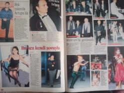 Viva Haftalık Aktüalite Sinema Tiyatro Müzik ve Magazin Dergisi - 4 Ekim 1998 - Lale Mansur - Buket Saygı - Hülya Avşar-  İlkay Tuna - Atilla Arcan - Arzu Kunt - Neslihan Yargıcı - Didem Uzel - Murat Batum - Seda Sayan - Ajda Pekan - Volkan Severcan - Müge Osmanoğlu - Merve İldeniz - Nilüfer Sabuncuoğlu - Cefi Nahmiyas - Elena Terekhova - Mehmet Günyeli - Ferda Anıl Yarkın - Sibel Can - Şener Şen - Halit Kıvanç - Kazım Kantarcı - Deniz Pulaş - Jülide Ateş - Roger Moore - Ahmet Uğurlu - Emma Shapplin - Kenan Doğulu - Ebru Aker - Muhsin Yazıcıoğlu - Barış Manço - Berna Sağlam - Ekrem Bora - Ali Öztürk - Zerrin Arbaş - Hülya Avşar - Yeşim Salkım - Zeynep Çavuşoğlu - Adnan Şen - Osman Akın - Nadide Sultan - Gülgün Feyman - Zeynep Tokuş - Serdar Şınlak - Ebru Gündeş - Cansu Akbel - Erkal Aksoy - Aslıhan Öncü - Bo Derek - Madonna - Natasha Wagner - Brooke Shields - Tommy Lee - Pelin Doğan fotoğraf ve haberi - Tam Takım Dergi