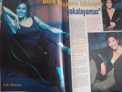 Viva Haftalık Aktüalite Sinema Tiyatro Müzik ve Magazin Dergisi - 4 Ekim 1998 - Lale Mansur - Buket Saygı - Hülya Avşar-  İlkay Tuna - Atilla Arcan - Arzu Kunt - Neslihan Yargıcı - Didem Uzel - Murat Batum - Seda Sayan - Ajda Pekan - Volkan Severcan - Müge Osmanoğlu - Merve İldeniz - Nilüfer Sabuncuoğlu - Cefi Nahmiyas - Elena Terekhova - Mehmet Günyeli - Ferda Anıl Yarkın - Sibel Can - Şener Şen - Halit Kıvanç - Kazım Kantarcı - Deniz Pulaş - Jülide Ateş - Roger Moore - Ahmet Uğurlu - Emma Shapplin - Kenan Doğulu - Ebru Aker - Muhsin Yazıcıoğlu - Barış Manço - Berna Sağlam - Ekrem Bora - Ali Öztürk - Zerrin Arbaş - Hülya Avşar - Yeşim Salkım - Zeynep Çavuşoğlu - Adnan Şen - Osman Akın - Nadide Sultan - Gülgün Feyman - Zeynep Tokuş - Serdar Şınlak - Ebru Gündeş - Cansu Akbel - Erkal Aksoy - Aslıhan Öncü - Bo Derek - Madonna - Natasha Wagner - Brooke Shields - Tommy Lee - Pelin Doğan fotoğraf ve haberi - Tam Takım Dergi