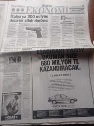 Hürriyet Gazetesi - 22 Kasım 1998 - Rusya'da Kadın Vekile Suikast - Galatasaray Duvara Çarptı - Stadyumlar İtalya Şaşırma Sabrımızı Taşırma Sloganları Attı - Hasan Şaş - Bebek Katili Abdullah Öcalan'ı Ülkesinde Ağırlayan İtalyan Başbakanı D'alema'nın Başı Fena Belada - Meclis Başkanvekili Kamer Genç Hüsrev İle Eroinci Hüsrev Akın Aynı Binada - Roma Büyükelçisi İnal Batu - Mesut Yılmaz İtalya'nın Yaptığı Yanına Kalmaz- Harika Avcı