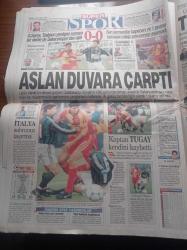 Hürriyet Gazetesi - 22 Kasım 1998 - Rusya'da Kadın Vekile Suikast - Galatasaray Duvara Çarptı - Stadyumlar İtalya Şaşırma Sabrımızı Taşırma Sloganları Attı - Hasan Şaş - Bebek Katili Abdullah Öcalan'ı Ülkesinde Ağırlayan İtalyan Başbakanı D'alema'nın Başı Fena Belada - Meclis Başkanvekili Kamer Genç Hüsrev İle Eroinci Hüsrev Akın Aynı Binada - Roma Büyükelçisi İnal Batu - Mesut Yılmaz İtalya'nın Yaptığı Yanına Kalmaz- Harika Avcı