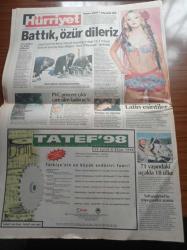 Hürriyet Gazetesi - 29 Eylül 1998 - Hande Ataizi İlk Aşkım Fikret Kuşkan'dı - Pehlivan Erdal Özyağcılar - Fenerbahçe UEFA'da Parma Karşısında - Fatih Terim'e  Tam Destek - Alaattin Çakıcı'nın Skandalında Köstebek Mit'çi Yavuz Ataç'mış - Mesut Yılmaz Meral Akşener'i İstifaya Çağırdı - Mehmet Eymür - Zekeriya Temizel - Başsavcı Vural Savaş Bana Bir Şey Olursa Recep Tayyip Erdoğan'dan Sorun - Doğu Perinçek Tutuklandı