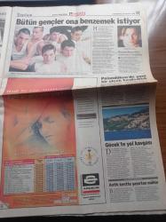 Hürriyet Gazetesi - 22 Ağustos 1998 - Usame Bin Ladin Saddam Hüseyin'in Yerini Aldı - Mustafa Denizli Başbaşa Görüşen Haluk Ulusoy Rıza Çalımbay Konusunda Yumuşadı - Hillary Clinton'dan Eşi Bill Clinton'a Lanet Olası Aptal - Alaattin Çakıcı ABD Başkonsolosluğu Yetkililerini De Tehdit Etti - ABD Usame Bin Ladin'i Böyle Vurdu - Süleyman Demirel Teröre Karşı Bir Şey Söyleyemeyiz