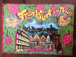 ŞEHİR KARTPOSTALI, ALMANYA'DAN BİR FRANKFURT MANZARASI VE KARTIN ÇERÇEVESİNDEKİ ÇİÇEKLE KUŞ ÇİZİMLERİ , ARKASI YAZILI VE PULLU (YÜKSEL GÜNGÜL), RENKLİ, 10 X 15 CM EBADINDA