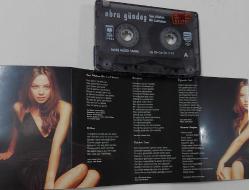 EBRU GÜNDEŞ'İN SEN ALLAHIN BİR LÜTFUSUN İSİMLİ KASETİ ORİJİNAL FOTOĞRAFLARI İLE MUHTEŞEM NADİRDİR