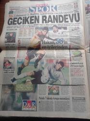 Hürriyet Gazetesi - 16 Aralık 1998 - Madonna Sözünü Tutamadı Yine Soyundu - Galatasaray İle Beşiktaş Ligin Erteleme Maçında Kapışıyor - Hakan Şükür - Mudurnuspor Üç Halterciyi 750'şer Tavuk Verip Renklerine Kattı - Narkotik Şube Müdürü Ferruh Tankuş Görevinden Alındı - Armatör İhsan Kalkavan Deniz Nakliyat İhalesine Fesat Karıştırmaktan Gözaltına Alındı - İzmir'de Bulunan Ceset Yeşil'e Mi Aitti - Deniz Baykal Bülent Ecevit Görüşmesinde Anlaşma Olmadı