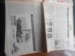 Sabah Gazetesi - 12 Ağustos 1998 - Fenerbahçe'nin Turu Kadıköy'de - Gordon Milne - Trabzonspor'un Kara Günü - Refik Erduran Tıpkı Sanatçı Woody Allen Gibi - Özal Baysal'ı Getiren Koruyor - Borsa Asya Gribi Oldu - Fazilet Cephe Kurma Peşinde - Devletin 80 Milyon Dolarını İç Etmekten 12.5 Yıl Hapse Mahkum Özal Baysal 2 Yıldır Yakalanamıyor