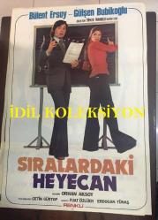 SIRALARDAKİ HEYECAN, 1976, FİLM AFİŞİ / POSTERİ - BÜYÜK BOY - ORİJİNAL - 100 X 68 cm EBADINDA - Original Turkish Big Size Movie Poster - Orhan Aksoy, Fuat Özlüer, Erdoğan Tünaş, Gülşen Bubikoğlu, Hulusi Kentmen, 	Nubar Terziyan, Bülent Ersoy, Şemsi İnkaya, Sami Hazinses, Türker İnanoğlu, ERLER FİLM
