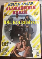 ALAMANCININ KARISI, 1987, FİLM AFİŞİ / POSTERİ - BÜYÜK BOY - ORİJİNAL - 100 X 68 cm EBADINDA - Original Turkish Big Size Movie Poster - SAFA ÖNAL - ORHAN ELMAS - SEZER İNANOĞLU - HÜLYA AVŞAR, KORHAN ABAY, CAHİT BERKAY, ÇETİN GÜRTOP,  TUNÇ PARSCAN, COŞKUN GÖĞEN, BAKİ TAMER, HAKKI KIVANÇ, GÜLTEN CEYLAN, NURİ TUĞ, EMİN SİVAS, SEZER FİLM A.Ş