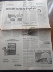 Posta Gazetesi - 17 Ağustos 1998 - Kulüpte Derin Düğün - Mehmet Ağar'ın Oğlu Tolga Ağar Bugün Evleniyor Nikâh Şahitleri Süleyman Demirel Kenan Evren - Beşiktaş'ta Bir Star Perulu Del Solar - Amokachi'den Beşiktaş'a Övgü - Ajda Pekkan'dan Görüntülü Telefon Yer Getirecek Bir Şirketle 550 Milyarlık İmza - Fikret Otyam Eserinden Kopya Çektiği İddiası İle Kenan Evren'e Dava Açtı - Mesut Yılmaz - Bill Clinton Monica Lewinksy İle İlişkini İtiraf Edecek