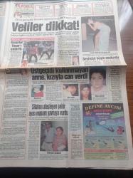 Gözcü Gazetesi - 25 Ağustos 1998 - Başsavcı Vural Savaş Kayıp 1 Trilyon İçin Necmettin Erbakan'a Dava Açtı - Hülya Koçyiğit - Cihan Ünal - Beşiktaşlı Alpay Özalan'a Tarihi Ceza - Trabzonspor Mucize Peşinde - Halis Toprak'a 5 Trilyonluk Nispet Gülücükleri - Genelkurmay Başkanı Orgeneral İsmail Hakkı Karadayı'nın Son MGK'sında İrtica Ve Mafya Konuşuldu - Kırmızı Pasaport Veren MİT'çi Yavuz Ataç'ın Alaattin Çakıcı'nın Kız Kardeşine Nikâh Şahitliği Yaptığı Ortaya Çıktı - Mesut Yılmaz