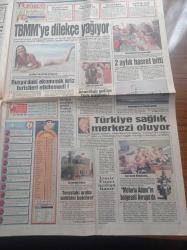 Gözcü Gazetesi - 25 Ağustos 1998 - Başsavcı Vural Savaş Kayıp 1 Trilyon İçin Necmettin Erbakan'a Dava Açtı - Hülya Koçyiğit - Cihan Ünal - Beşiktaşlı Alpay Özalan'a Tarihi Ceza - Trabzonspor Mucize Peşinde - Halis Toprak'a 5 Trilyonluk Nispet Gülücükleri - Genelkurmay Başkanı Orgeneral İsmail Hakkı Karadayı'nın Son MGK'sında İrtica Ve Mafya Konuşuldu - Kırmızı Pasaport Veren MİT'çi Yavuz Ataç'ın Alaattin Çakıcı'nın Kız Kardeşine Nikâh Şahitliği Yaptığı Ortaya Çıktı - Mesut Yılmaz