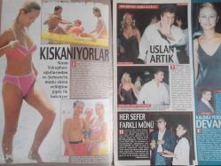 Star Life Haftalık Aktüalite Sinema Tiyatro Müzik ve Magazin Dergisi - 12 Eylül 1999 - Dilek Onat - Arzu Yanardağ - Mustafa Altıoklar - Tamer Oyguç - Celen Kılınç - Gökhan İleri - Eda Modoğlu - Selin Toktay - Sergen Yalçın - Sibel Ceylan - Bahattin Demir - Kaan Yakıphanoğulları - Şebnem Arda - Feraye Tanyolaç - Ziya Kürküt - Ece Uslu - Ufuk Köse - Hakan Aygün - Engin Ardıç - Defne Joy Foster - Esra Balamir - Ali Güven - Oktay Kaynarca - Ceyda Düvenci - Kaan Girgin - Deniz Akkaya - Şebnem Ferah - Emrah - Raj Capor - Mehmet Ali Erbil - Serdar Ortaç - Hilal Aslangiray - Yaşar Babataş - Özlem Yıldız - Önder Bekensir - Metin Şentürk - Melisa - Sertab Erener - Ferda Anıl - Mazhar Fuat Özkan - Mustafa Sandal - Alişan - Saruhan Hünel - Özge Şenocak - Derin Mermerci - Yasemin Kozanoğlu - İlknur Soydaş - Okan Bayülgen - Uğur Akdora - Gönül Billi - Uğur Kozanoğlu - Ertuğrul Toplusoy fotoğraf ve haberi - Tam Takım Dergi