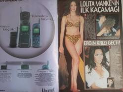 Star Life Haftalık Aktüalite Sinema Tiyatro Müzik ve Magazin Dergisi - 8 Ağustos 1999 - Özge Şenocak - Azra Arkın - Seren Serengil - Nevin Teoman - Önder Bekensir - Teoman Demir - Önder Bekensir - Alize Dinçkök - Başar Kozanoğlu - Ahmet Kozanoğlu - Vedat Aloğlu - Selhan Aloğlu - Eda Modoğlu - Derin Mermerci - Mehmet Özener - Hülya Avşar - Ahmet Hotiç - Ela Çubukçu - Engin Ardıç - Necla Murnuzoğlu - Ebru Şallı - Ozan Orhon - Sinem Güven - Metin Kap - Mehmet Aslantuğ - Arzum Onan - Güner Ümit - Meltem Ören - Cem Akçay - Atilla Taş - Reyhan Karaca - Aydın - Nil Ünal - Zerrin Özer - Kerim Tekin - Ahsen Aytekin - Aslı Berber - Ayşe Ege - Harika Avcı - Melis Ertüzün - Feriha Göksu - Esra Dop - İpek Tanrıyar - Esin Moralıoğlu - İbrahim Erkal - Melis Yamalıoğlu - Akşit Ersoy - Rita Fink - Altuğ Altay - Uğur Akdora - Abdullah Özmelek - Serdar Ortaç - Demet Sağıroğlu - Deniz Akkaya - ŞAfak Karaman - Mine Dinç fotoğraf ve haberi - Dergi Tam Değildir Sadece 26 Sayfası Mevcuttur