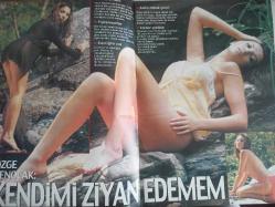 Star Life Haftalık Aktüalite Sinema Tiyatro Müzik ve Magazin Dergisi - 8 Ağustos 1999 - Özge Şenocak - Azra Arkın - Seren Serengil - Nevin Teoman - Önder Bekensir - Teoman Demir - Önder Bekensir - Alize Dinçkök - Başar Kozanoğlu - Ahmet Kozanoğlu - Vedat Aloğlu - Selhan Aloğlu - Eda Modoğlu - Derin Mermerci - Mehmet Özener - Hülya Avşar - Ahmet Hotiç - Ela Çubukçu - Engin Ardıç - Necla Murnuzoğlu - Ebru Şallı - Ozan Orhon - Sinem Güven - Metin Kap - Mehmet Aslantuğ - Arzum Onan - Güner Ümit - Meltem Ören - Cem Akçay - Atilla Taş - Reyhan Karaca - Aydın - Nil Ünal - Zerrin Özer - Kerim Tekin - Ahsen Aytekin - Aslı Berber - Ayşe Ege - Harika Avcı - Melis Ertüzün - Feriha Göksu - Esra Dop - İpek Tanrıyar - Esin Moralıoğlu - İbrahim Erkal - Melis Yamalıoğlu - Akşit Ersoy - Rita Fink - Altuğ Altay - Uğur Akdora - Abdullah Özmelek - Serdar Ortaç - Demet Sağıroğlu - Deniz Akkaya - ŞAfak Karaman - Mine Dinç fotoğraf ve haberi - Dergi Tam Değildir Sadece 26 Sayfası Mevcuttur