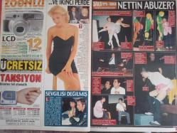 Star Life Haftalık Aktüalite Sinema Tiyatro Müzik ve Magazin Dergisi - 2 Ocak 2000 - Demet Şener - Ebru Gündeş - Yalçın Dümer - Özge Şenocak - Özge Sayman - Senem Altan - Yılmaz Erdoğan - Senem Altan - Ali Aktuna - Hande Demir - Selin Toktay - Selhan Aloğlu - Burcu Çağrı - Fulya Pirim - Orhan Bıçakcıoğlu - Evren Aykut - Önder Bekensir - Mustafa Bakırcıoğlu - Nurşah Okay - Çağan Yüce - Ebru Toparlı - Levent Yüksel - Didem Özgen - İbrahim Erkal - Emine Ün - Gökhan Arsoy - Cem Özer - Aysun Kayacı - Canan Kayacı - Nettin Abuzer? fotoromanı - Neslihan Yargıcı - Selin Eslnli - Özge Özsağman - Nurseli İdiz - Sema Öztürk - Selin Boronkay - Esin Maraşlıoğlu - Yavuz Bingöl - Sümer Ezgü - İclal Aydın - Mine Çayıroğlu - Selçuk Yöntem - Ali Ramazanoğlu fotoğraf ve haberi - Dergi Tam Değildir Sadece 20 Sayfası Mevcuttur