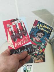 30 + 5 tane hediye gönderilecek. Mini poster kart postal tablo duvar süs ü afiş tanıtım kart ları vintage aksesuar promosyon reklam Hediyelik dekorluk retro tasarım hobi koleksiyon dekor hediye oda ofis süslemesinde coca cola donald duck barbie snoopy bugs Buny taş devri freddy fatıma cigarette aygaz Scooby-doo simpsonlar the beatles quinn harry potter vb.
