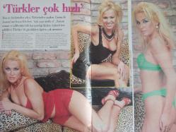 Dolce Haftalık Aktüalite Sinema Tiyatro Müzik ve Magazin Dergisi - 9 Ocak 2000 - Ebru Şallı - Serdar Ortaç - Özlem Yıldız - Ece Alp - Beyazıt Öztürk - Emma - Joanna - Burak Kut - Funda Güngör - Deniz Akel - Mehmet KAragözoğlu - Deniz Akel - Meriç - Melda Kamhi - Cefi Kamhi - Yasemin Kamhi - Emre Ergani - Elif Dağdeviren - Damla Günay - Cengiz Uras - Hamdi Yasaman - Emel Sayın - Mustafa Alabora - Sevilay Öztürk - Mehmet Ali Erbil - Derya Tuna - Anthony Quinn - Brigitte Bardot - Jerry Levis - Zozo - Ali Dinçkök - Barbara Pensoy - Selin Boronkay - Zoltan Boronkay - Nil Altın - Murat Erdoğan - Ece Uslu - Kerem Tuncer - Melissa Mızraklı - Elizabeth Bozkurt - Murat Yaprak - Doreen Stoikova - Mert Çiller - Begüm Özbek - Efe Özal - Mafya Sarı Tekir - Vedat Özsezen - Belma simavi - Ahmet Sapmaz - Hayati Tabanlıoğlu - Güngör Denizaşan - Egemen Kökçe fotoğraf ve haberi - Dergi Tam Değildir Sadece 14 Sayfası Mevcuttur