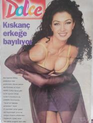 Dolce Haftalık Aktüalite Sinema Tiyatro Müzik ve Magazin Dergisi - 9 Ocak 2000 - Ebru Şallı - Serdar Ortaç - Özlem Yıldız - Ece Alp - Beyazıt Öztürk - Emma - Joanna - Burak Kut - Funda Güngör - Deniz Akel - Mehmet KAragözoğlu - Deniz Akel - Meriç - Melda Kamhi - Cefi Kamhi - Yasemin Kamhi - Emre Ergani - Elif Dağdeviren - Damla Günay - Cengiz Uras - Hamdi Yasaman - Emel Sayın - Mustafa Alabora - Sevilay Öztürk - Mehmet Ali Erbil - Derya Tuna - Anthony Quinn - Brigitte Bardot - Jerry Levis - Zozo - Ali Dinçkök - Barbara Pensoy - Selin Boronkay - Zoltan Boronkay - Nil Altın - Murat Erdoğan - Ece Uslu - Kerem Tuncer - Melissa Mızraklı - Elizabeth Bozkurt - Murat Yaprak - Doreen Stoikova - Mert Çiller - Begüm Özbek - Efe Özal - Mafya Sarı Tekir - Vedat Özsezen - Belma simavi - Ahmet Sapmaz - Hayati Tabanlıoğlu - Güngör Denizaşan - Egemen Kökçe fotoğraf ve haberi - Dergi Tam Değildir Sadece 14 Sayfası Mevcuttur