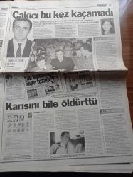 Milliyet Gazetesi - 18 Ağustos 1998 - Alaattin Çakıcı Yakalandı - Kızı Fransa'da Alaattin Çakıcı İle Gözaltına Alınan Selçuk Ural Şokta - Nedim Şener - Zülfü Livaneli -  Cumhuriyet'in 75. Yılı Kutlamaları Çerçevesinde Dünya Karması Türkiye Maçı - Fenerbahçe Eski Başkanı Ali Şen İlhan Cavcav Küçük Adam - Alaattin Çakıcı'nın 5 Kez İdamı İstenecek - ABD Başkanı Bill Clinton Monica Lewinsky İle İlişkisini Cinsel İlişkisini İtiraf Etti - Adalet Bakanı Hasan Denizkurdu'dan Şişli Eski Belediye Başkanı Gülay AslıTürk'e Teslim Ol Çağrısı - Canan Yaka